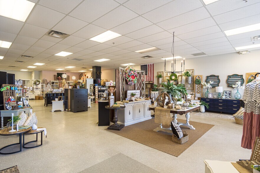 More Photos Of 50700-50870 Gratiot Ave, Chesterfield Unknown For Lease