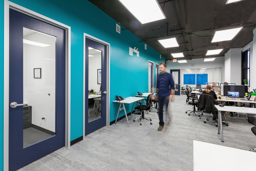 More Photos Of 55 Monument Cir, Indianapolis Office For Lease