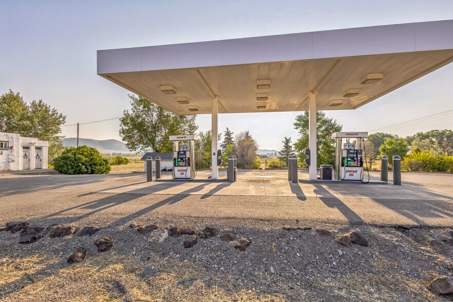 More Photos Of 2404 W US Hwy 93, Arco Service Station For Sale