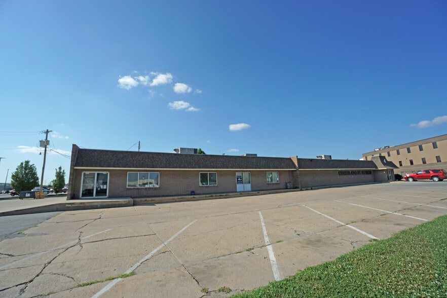 Primary Photo Of 7444 Farnam St, Omaha Office For Sale