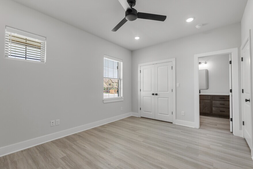 More Photos Of 514 Deacon Dr W, College Station Apartments For Sale
