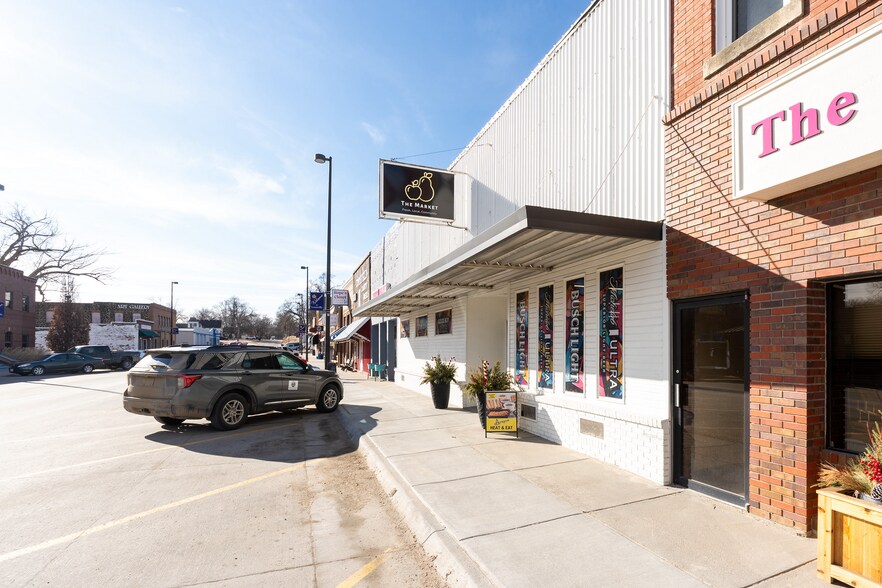 More Photos Of 205 Main St, Louisville Storefront For Sale