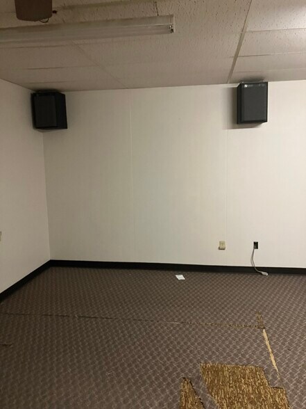 More Photos Of 3218 N Quincy St, Plainview Office For Sale