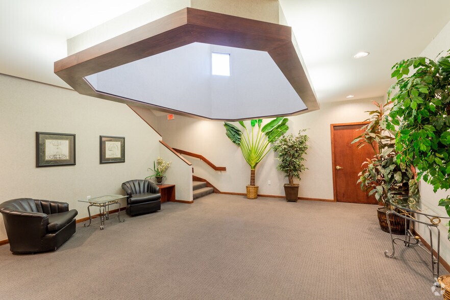 More Photos Of N27W23960 Paul Rd, Pewaukee Office For Lease