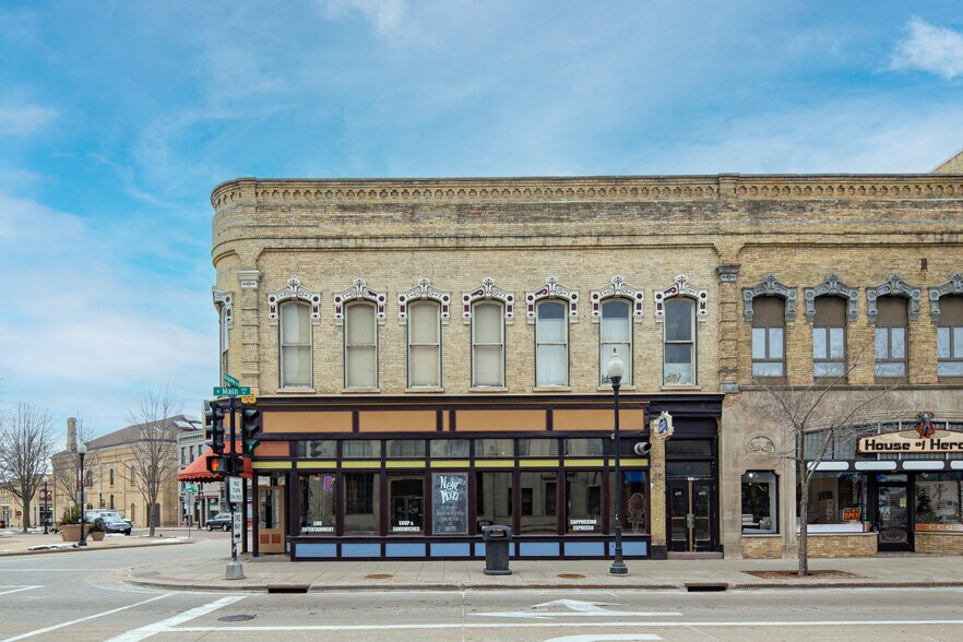 More Photos Of 401 N Main St, Oshkosh Bar For Sale
