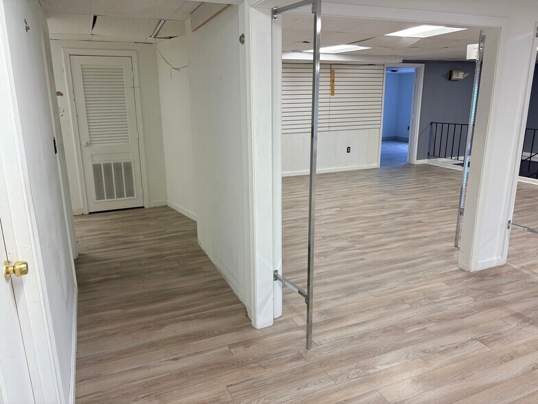 More Photos Of 1875 Main St, Tewksbury Storefront For Lease