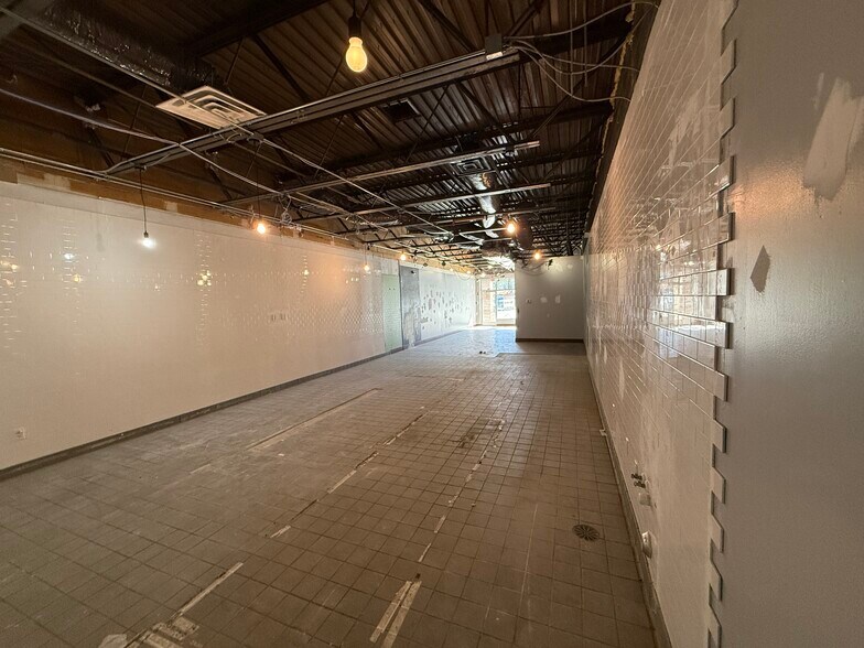 More Photos Of 945-965 E Summit St, Milford General Retail For Lease