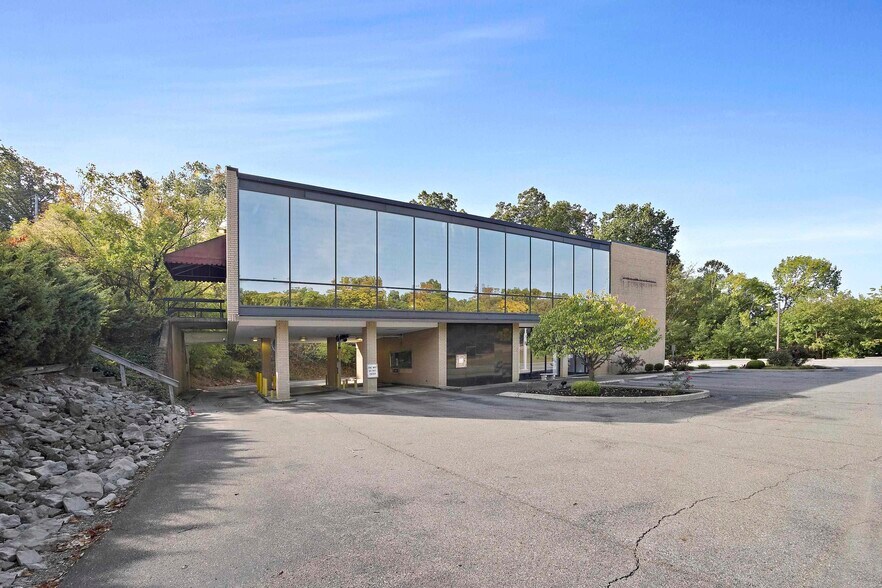More Photos Of 5942 Us-60, Ashland Bank For Sale