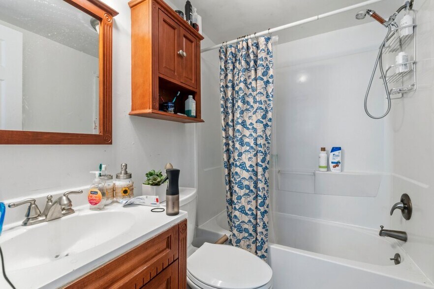More Photos Of 1173 Battery Ave, Baltimore Multifamily For Sale