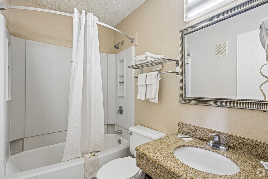 More Photos Of 2224 NE Evangeline Trwy, Lafayette Hotel For Sale