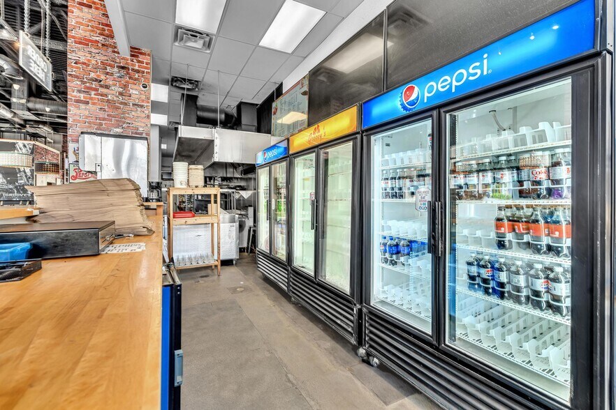 More Photos Of 2770 SW 27th Ave, Miami Freestanding For Lease