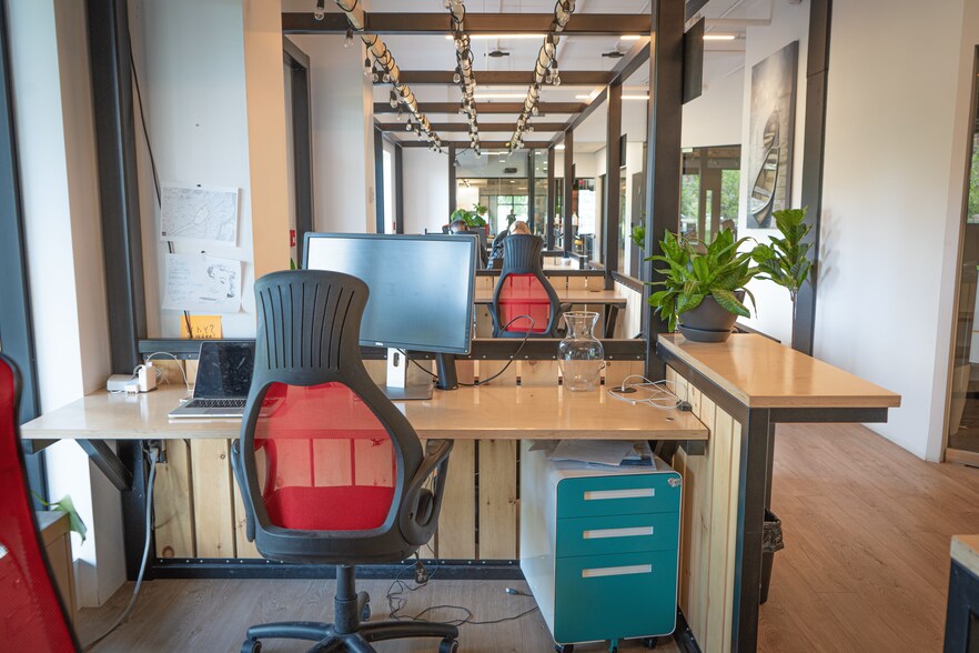 More Photos Of 2727 Rue Saint-Patrick, Montréal Coworking Space