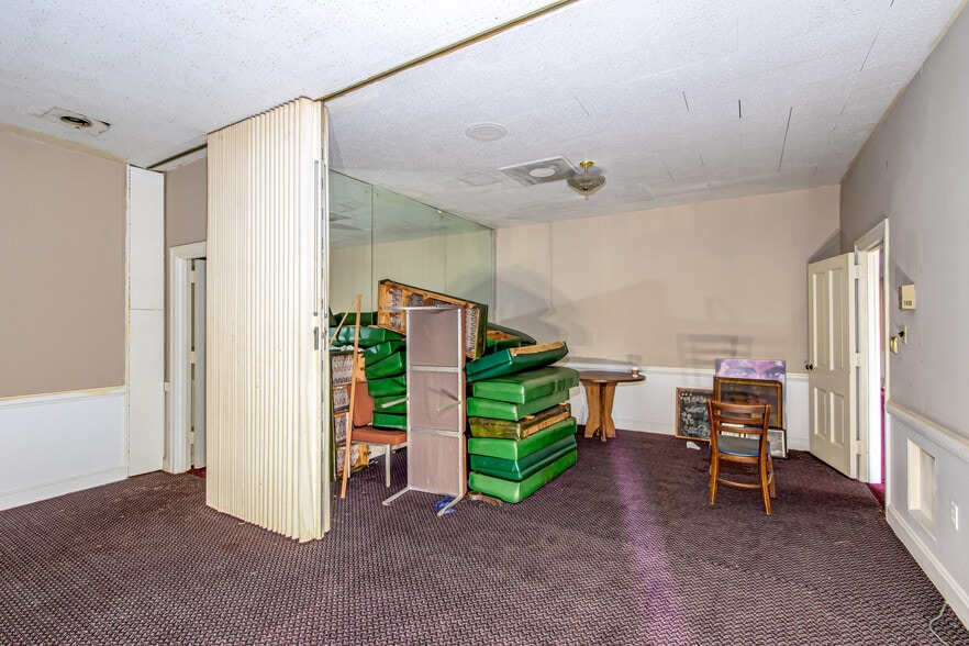 More Photos Of 15 7th St, Augusta Restaurant For Sale