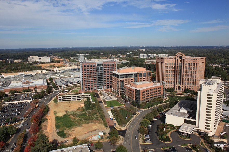 More Photos Of 1850 Towers Crescent Plz, Vienna Office For Lease