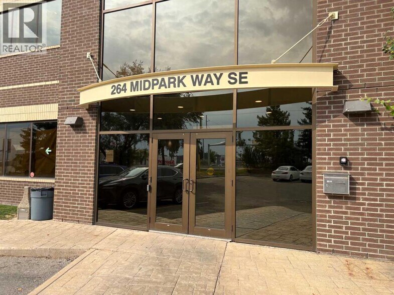 More Photos Of 264 Midpark Way SE, Calgary Office For Lease