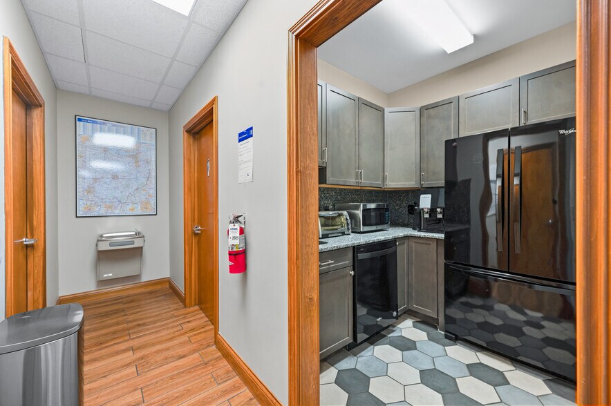 More Photos Of 9155 Governors Way, Cincinnati Medical For Sale
