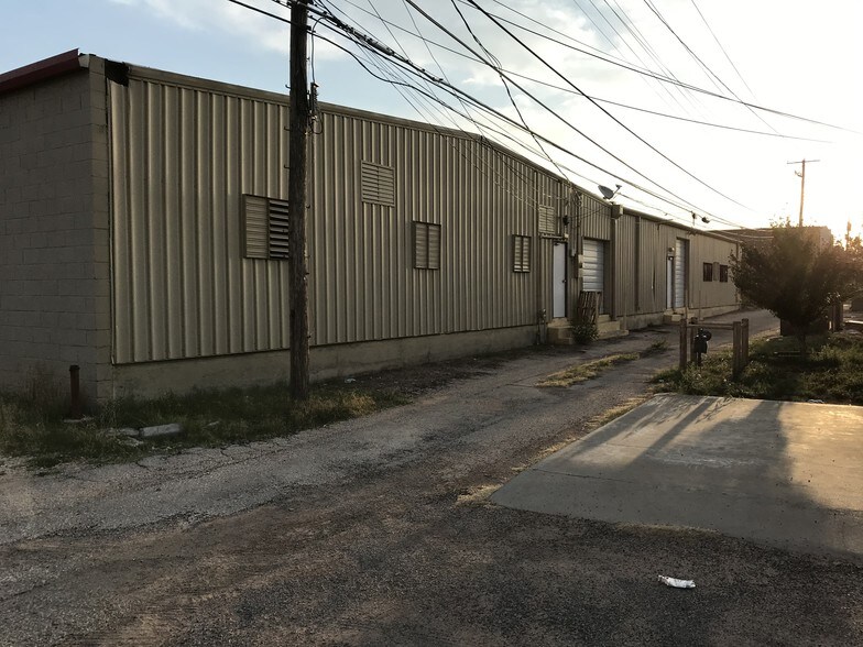 More Photos Of 1720 E 7th St, Odessa Industrial For Lease