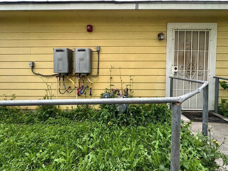 More Photos Of 2522 Holly Hill Dr, San Antonio Medical For Lease