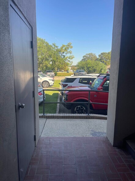 More Photos Of 3049 S Sherwood Forest Blvd, Baton Rouge Office For Lease