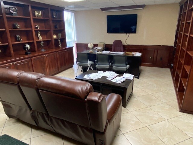 More Photos Of 5995-5997 Brockton Ave, Riverside Medical For Sale