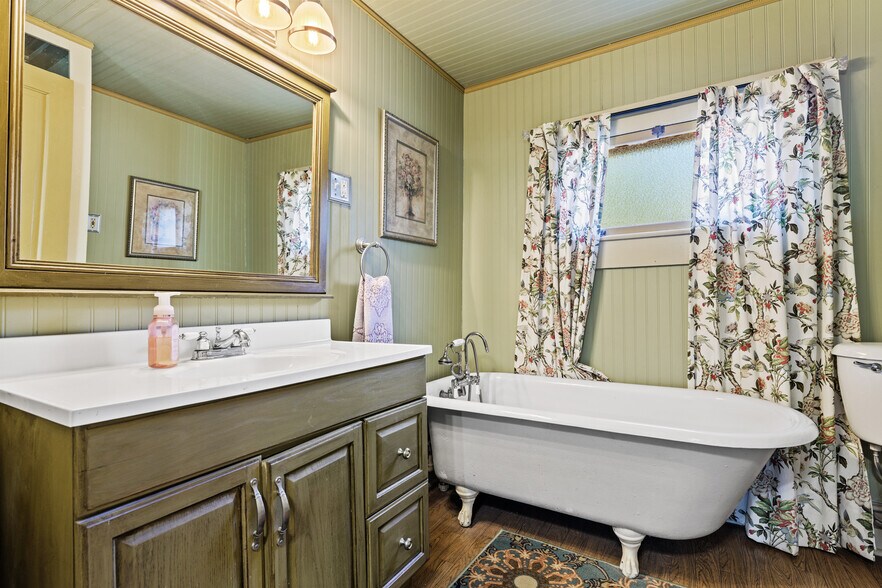 More Photos Of 303 W Austin St, Fredericksburg Office Residential For Sale