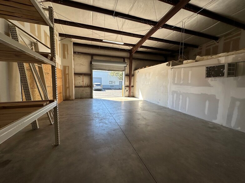 More Photos Of 2164 Platinum Rd, Apopka Light Distribution For Lease