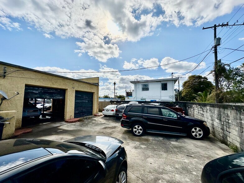 More Photos Of 901 S Dixie Hwy, Lake Worth General Retail For Sale