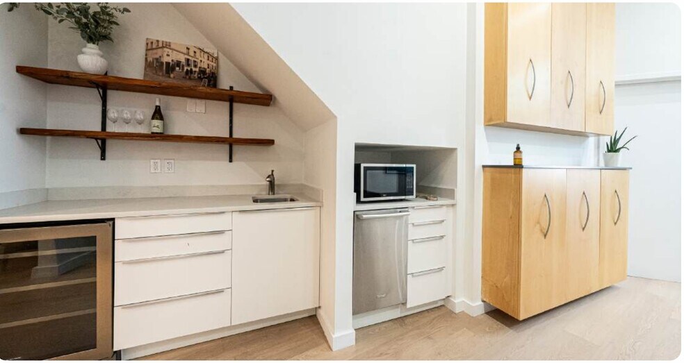 More Photos Of 115 Walnut Ave, Toronto Office For Sale