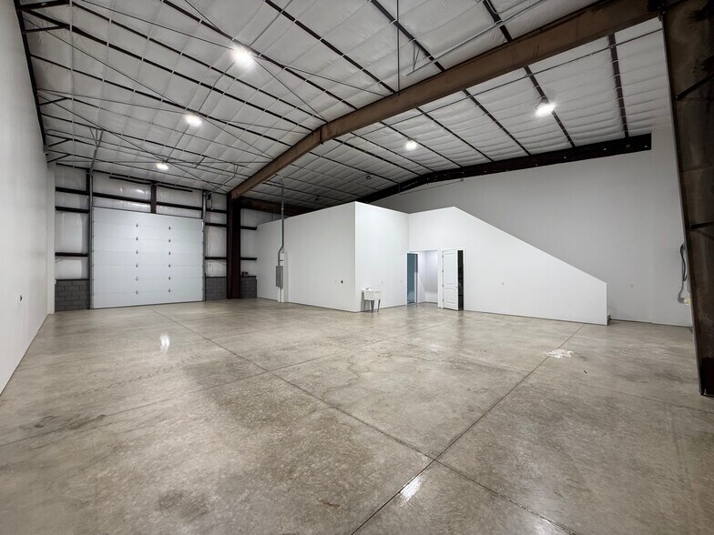 More Photos Of 41 Smelter Dr, Washington Warehouse For Lease