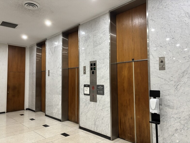 More Photos Of 828 Main St, Lynchburg Office For Lease