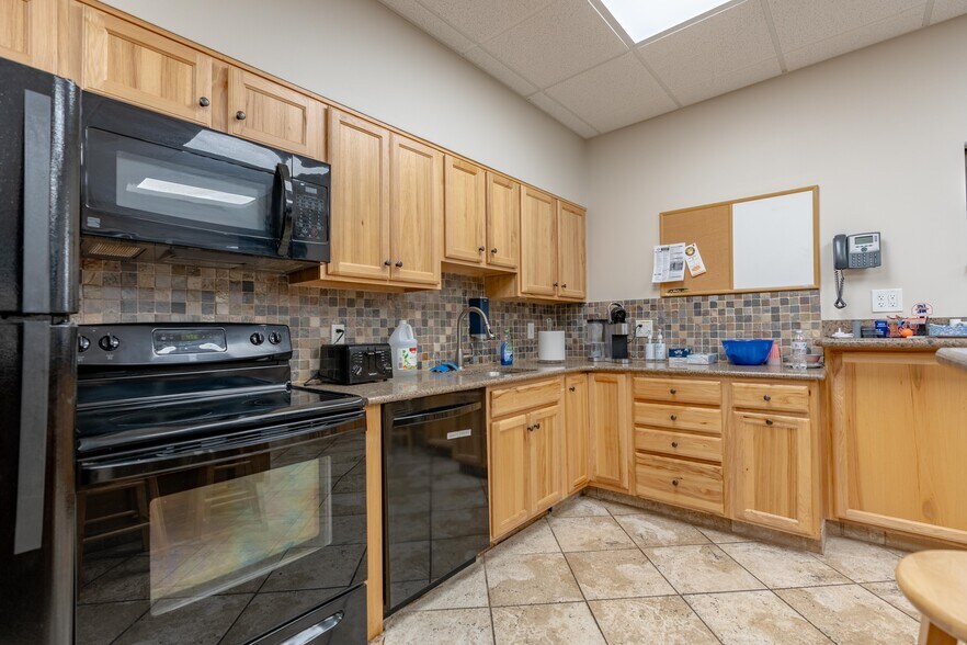 More Photos Of 975 E Tallmadge Ave, Akron Warehouse For Sale