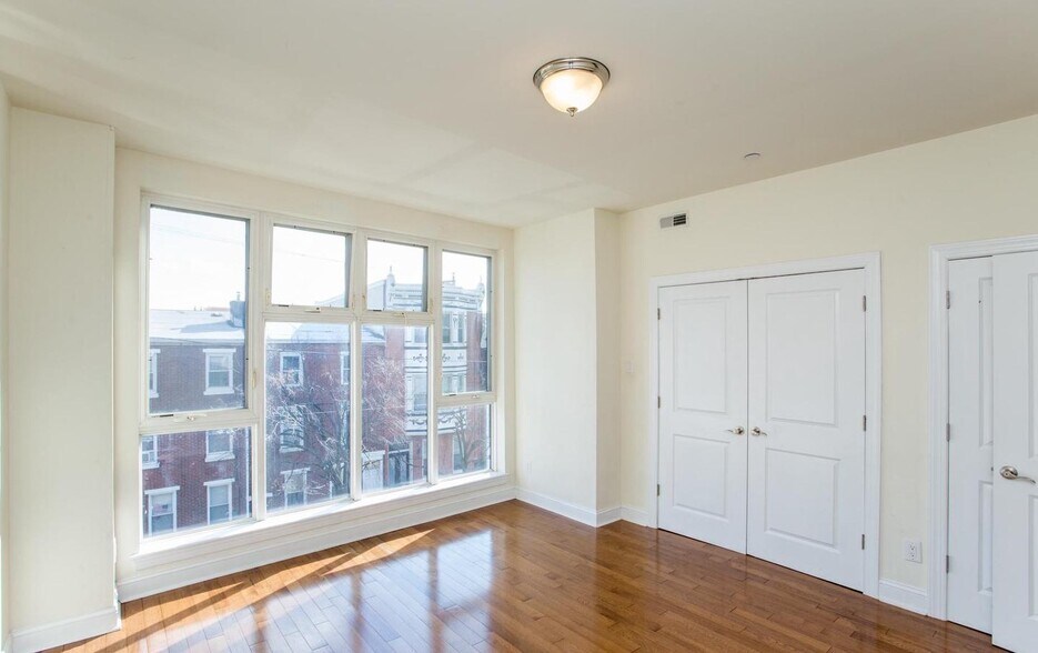 More Photos Of 1860 Frankford Ave, Philadelphia Storefront Retail Residential For Sale