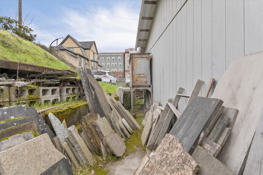 More Photos Of 101 Academy St, Kelso Distribution For Sale