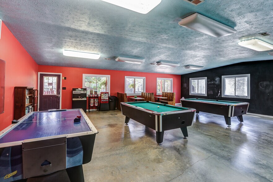 More Photos Of 1105 W Lake Rd, Spout Spring Trailer Camper Park For Sale