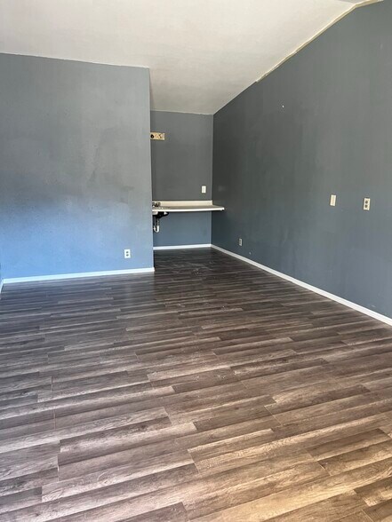 More Photos Of 127 Pacific Ave, Glendale Hotel For Sale