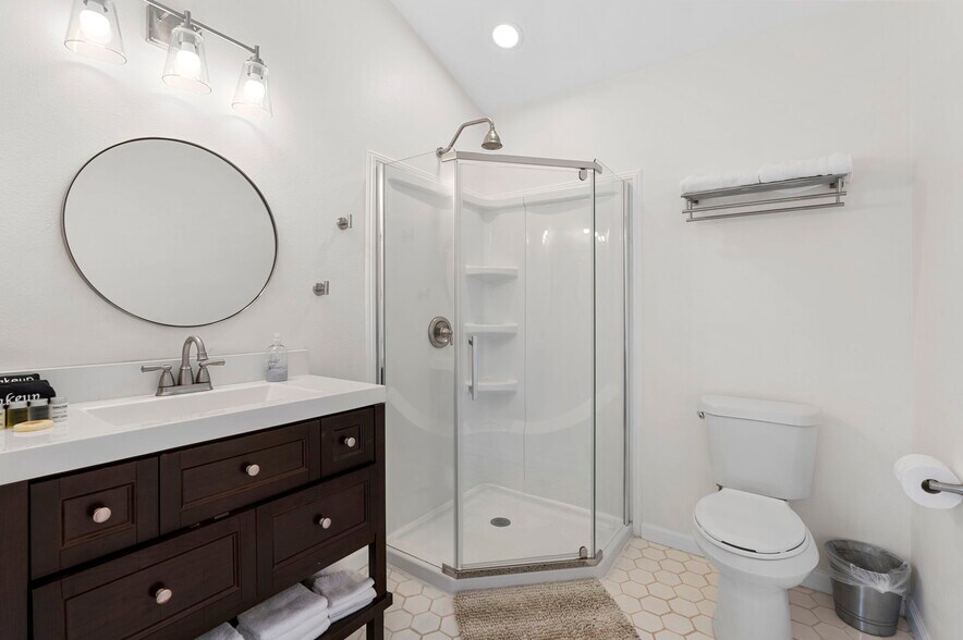 More Photos Of 1470 S Cranes Mill Rd, New Braunfels Lodge Meeting Hall For Sale