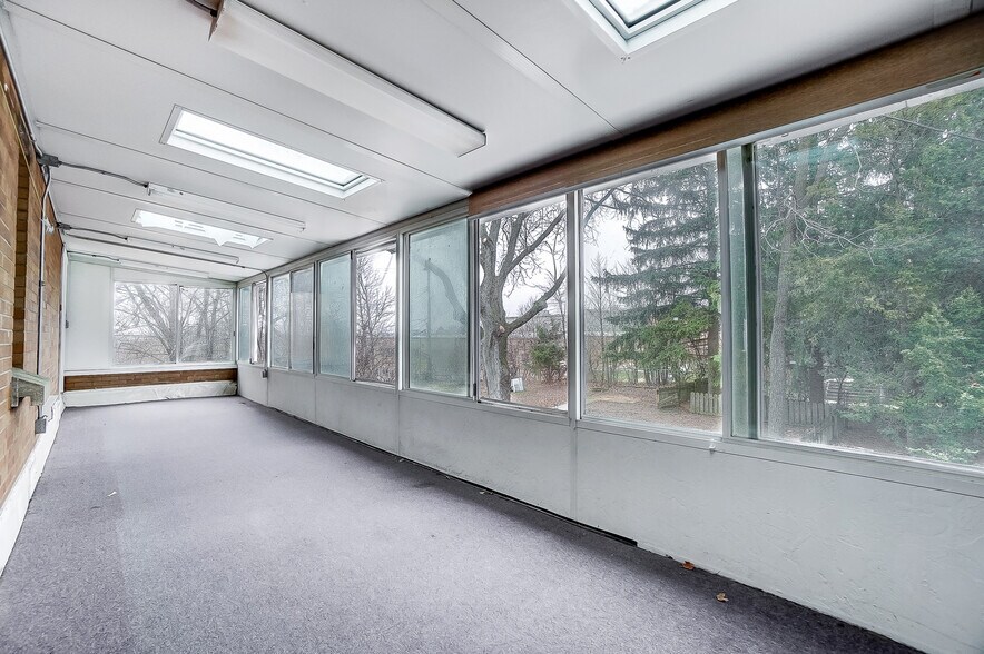 More Photos Of 1106 E High St, Springfield Schools For Sale