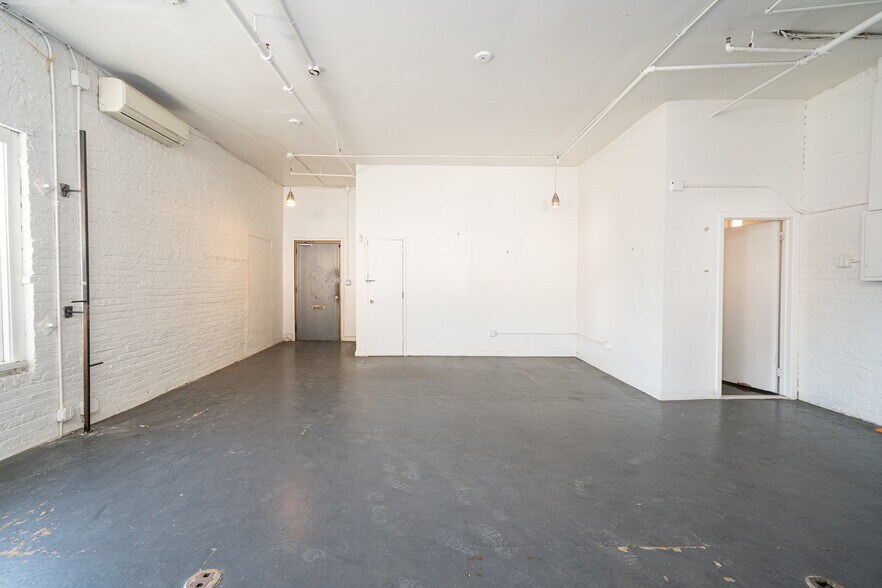 More Photos Of 279 Frost St, Brooklyn Light Distribution For Lease