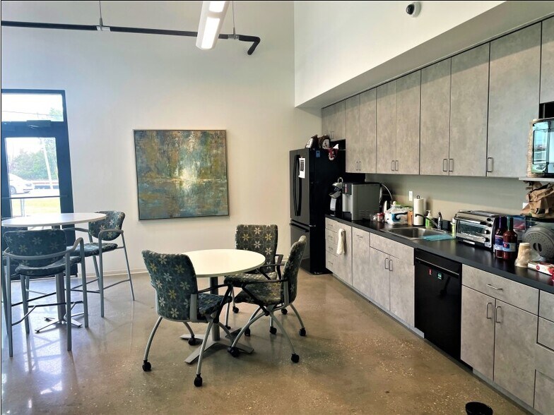 More Photos Of 1859 Summerville Ave, Charleston Office For Lease