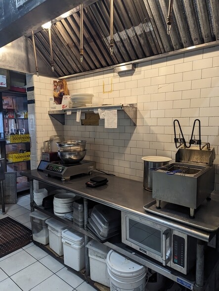 More Photos Of 43 Bogart St, Brooklyn Industrial For Sale