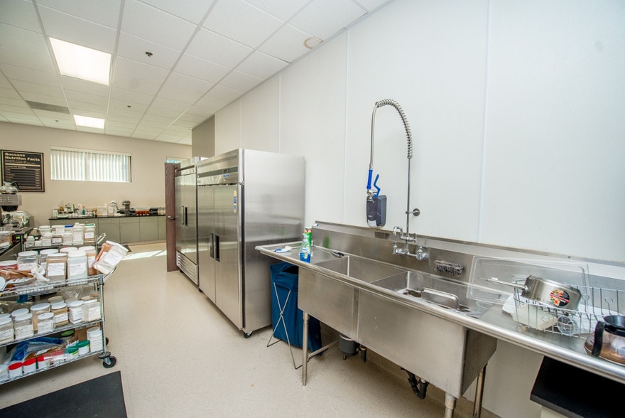 More Photos Of 537 Queensland Cir, Corona Loft Creative Space For Sale