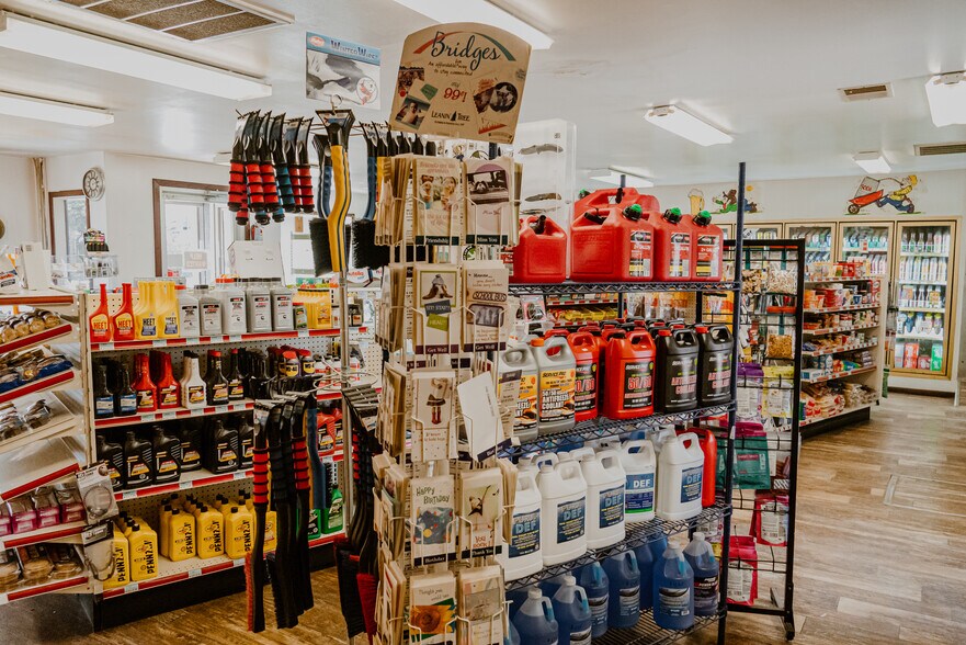 More Photos Of 325 S Main St, Twin Bridges Service Station For Sale
