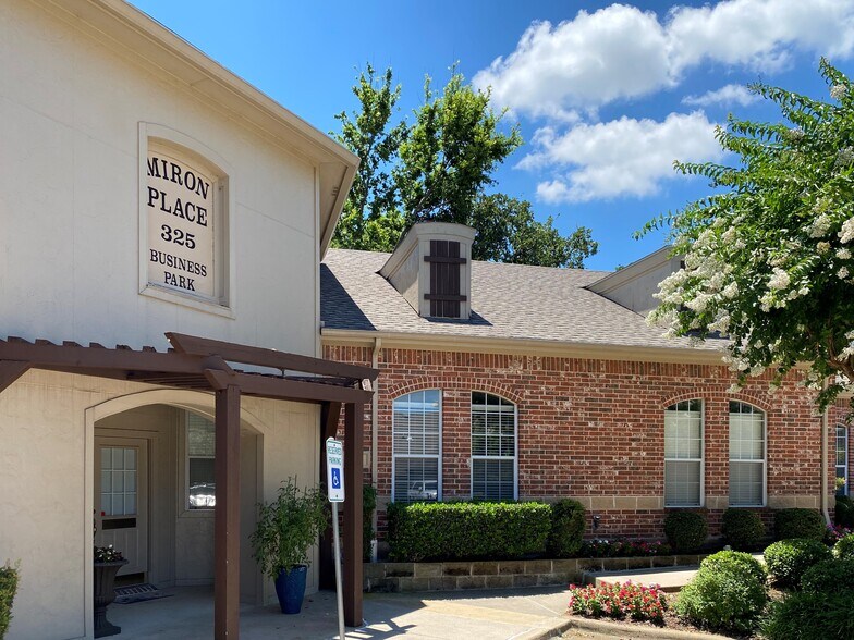 More Photos Of 325 Miron Dr, Southlake Medical For Lease