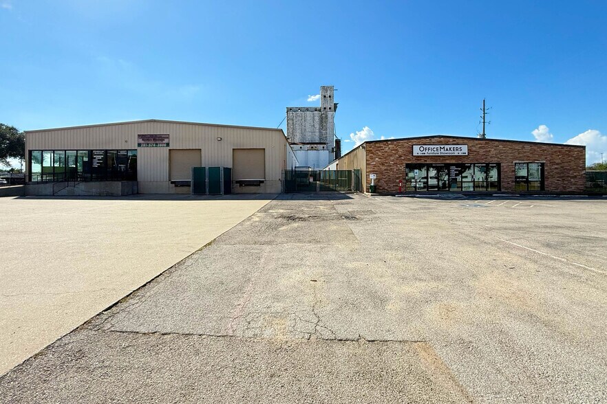 Primary Photo Of 1005 Katyland Dr, Katy Warehouse For Lease