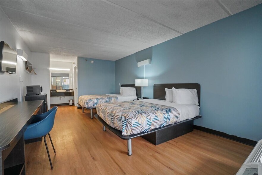 More Photos Of 105 Riverside Pky, Macon-Bibb Hotel For Sale