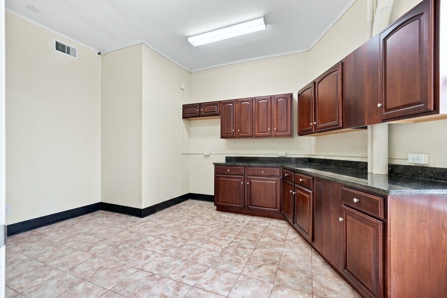 More Photos Of 3506 Memorial Ave, Lynchburg Office For Sale