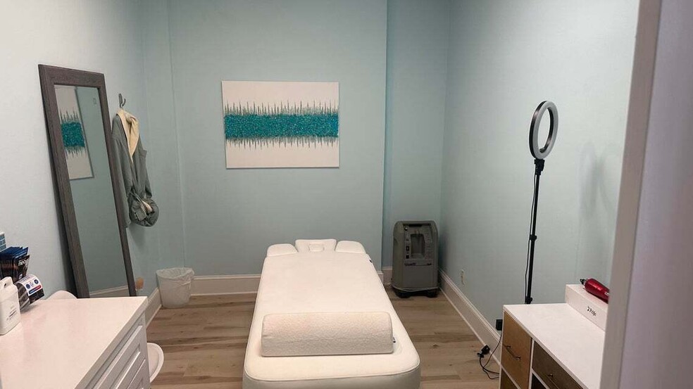 More Photos Of 1075 Duval St, Key West Apartments For Lease