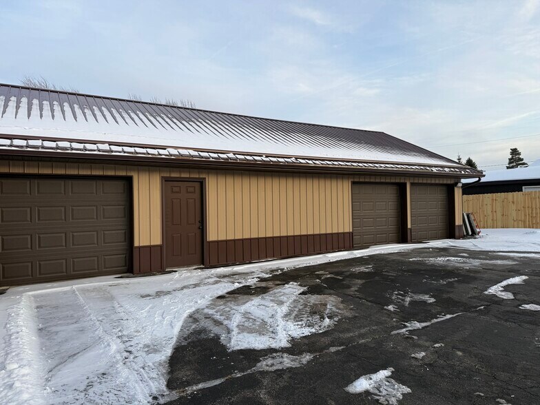 More Photos Of 4945 Southwestern Blvd, Hamburg Freestanding For Sale