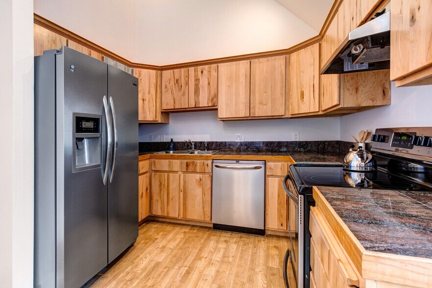 More Photos Of 1469 Woodside Ave, Park City Lodge Meeting Hall For Sale