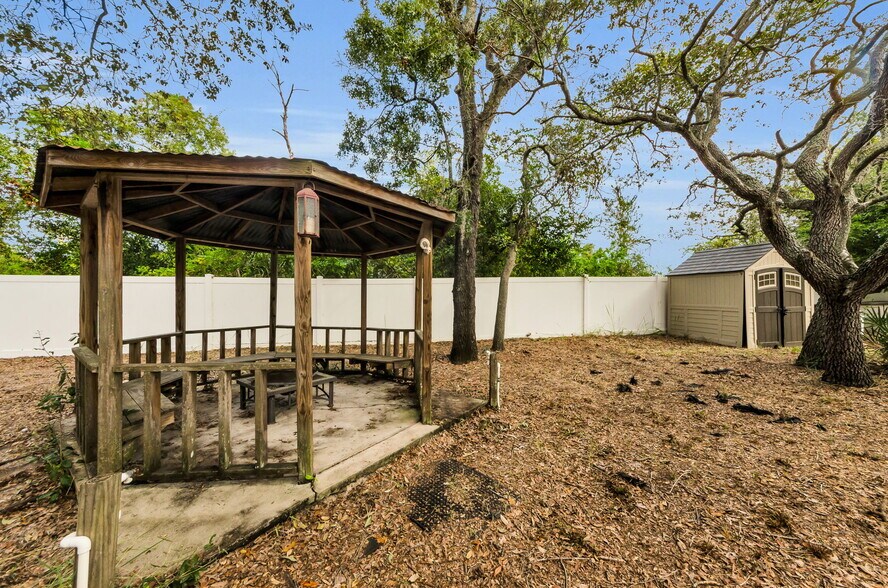 More Photos Of 11748 La Madera Blvd, Port Richey Office For Sale